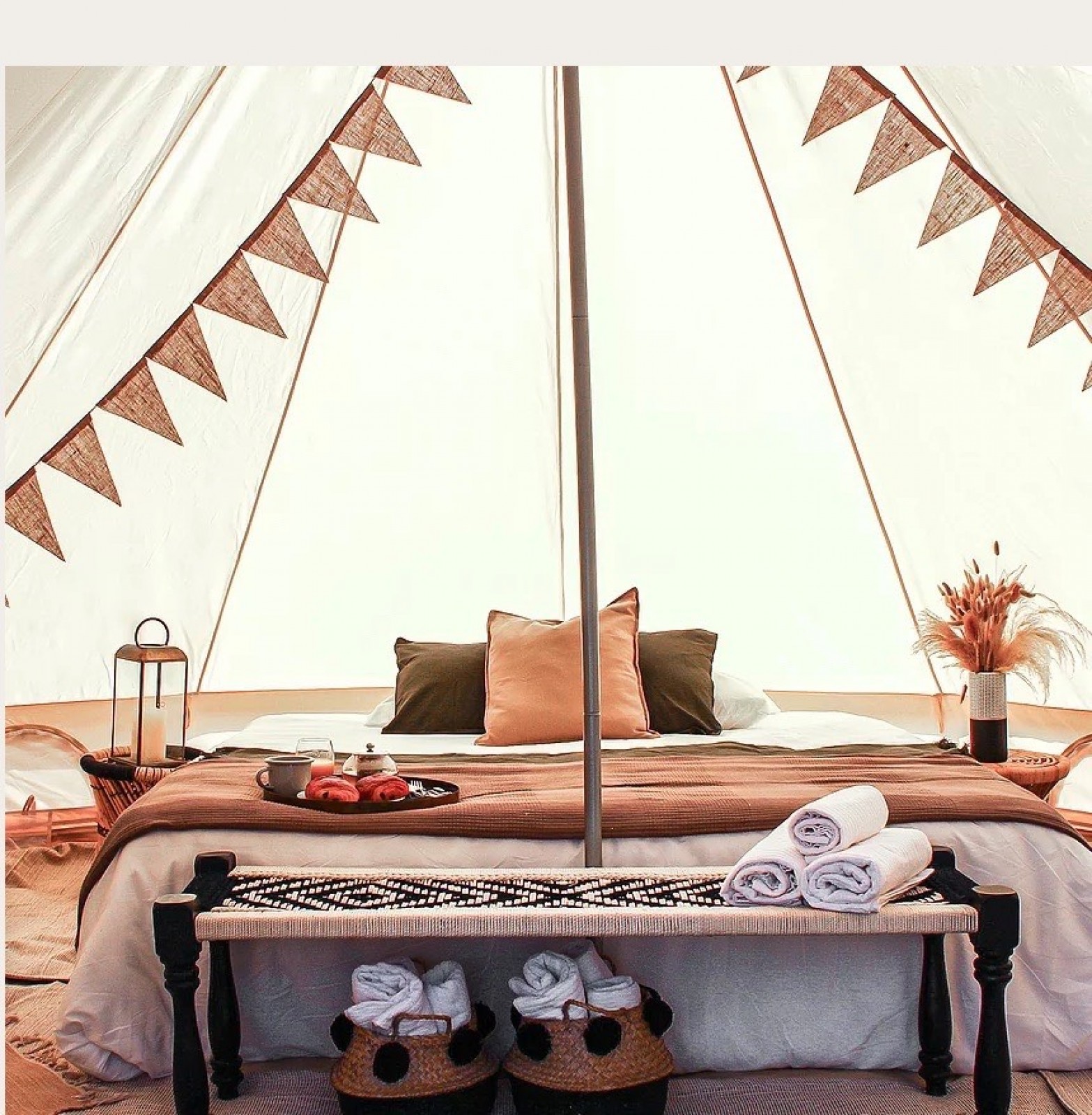 Location de tente tipi prestige pour hébergement mariage Avignon