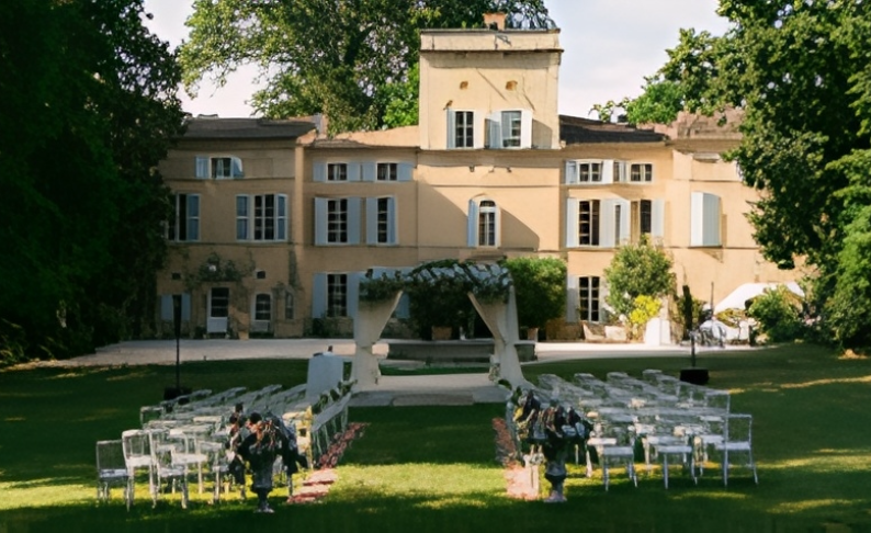 Château des Barrenques à Lamotte-du-Rhône : lieu de réception pour mariage en Provence avec parc de 6 hectares et vue sur le Mont Ventoux dans le Vaucluse