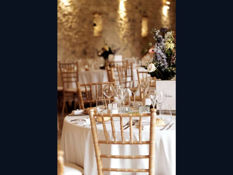 Traiteur pour mise en place de salle de mariage et décoration à Saint Laurent des Arbres