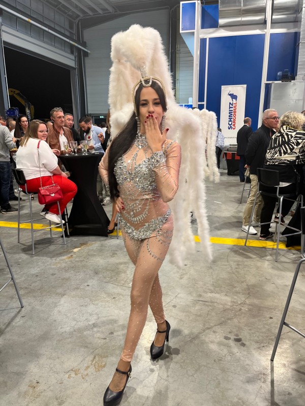 Organisation événementielle d'une inauguration à Entraigues pour la concession MVI distributeur poids lourds MAN