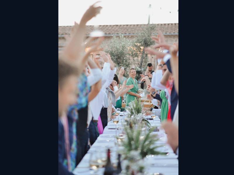 Mariage de Carla et Édouard au Domaine des Maillettes à St Trinit, plateau de Sault, avec une réception dans l'élégance