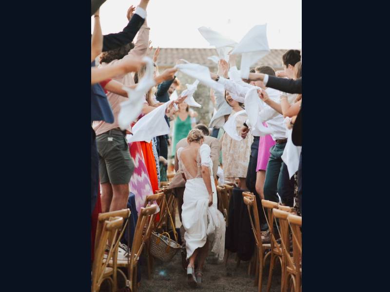 Mariage de Carla et Édouard au Domaine des Maillettes à St Trinit, plateau de Sault, avec une réception dans l'élégance