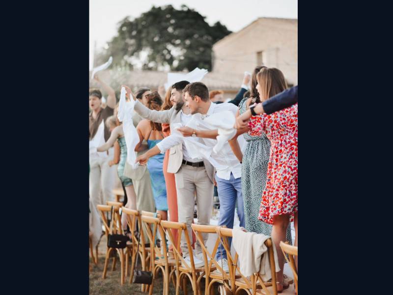 Mariage de Carla et Édouard au Domaine des Maillettes à St Trinit, plateau de Sault, avec une réception dans l'élégance