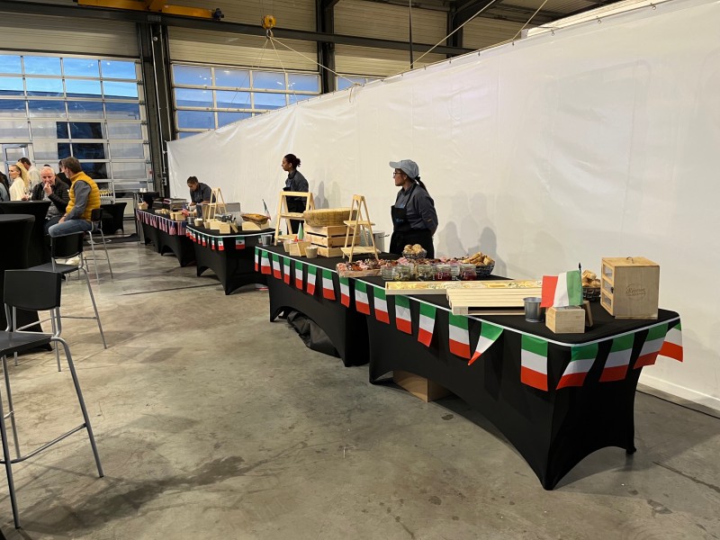 Organisation événementielle d'une inauguration à Entraigues pour la concession MVI distributeur poids lourds MAN