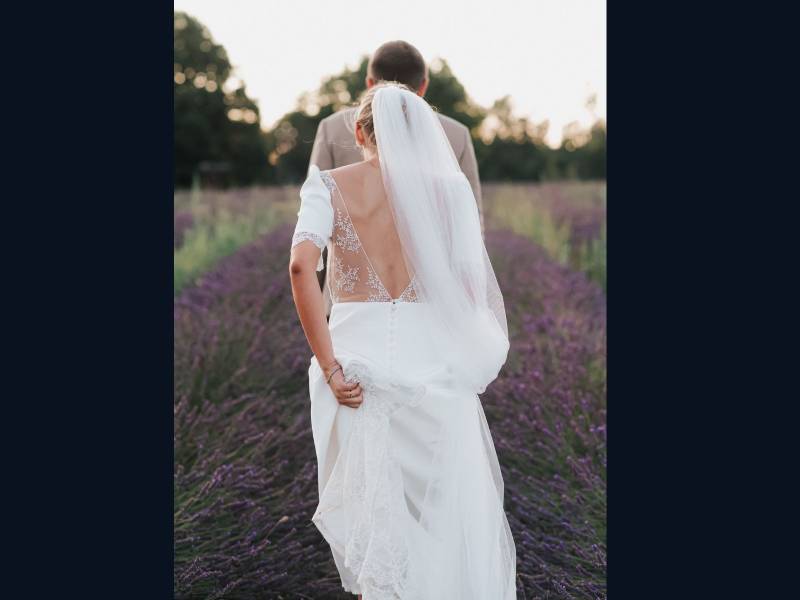 Mariage de Carla et Édouard au Domaine des Maillettes à St Trinit, plateau de Sault, avec une réception dans l'élégance