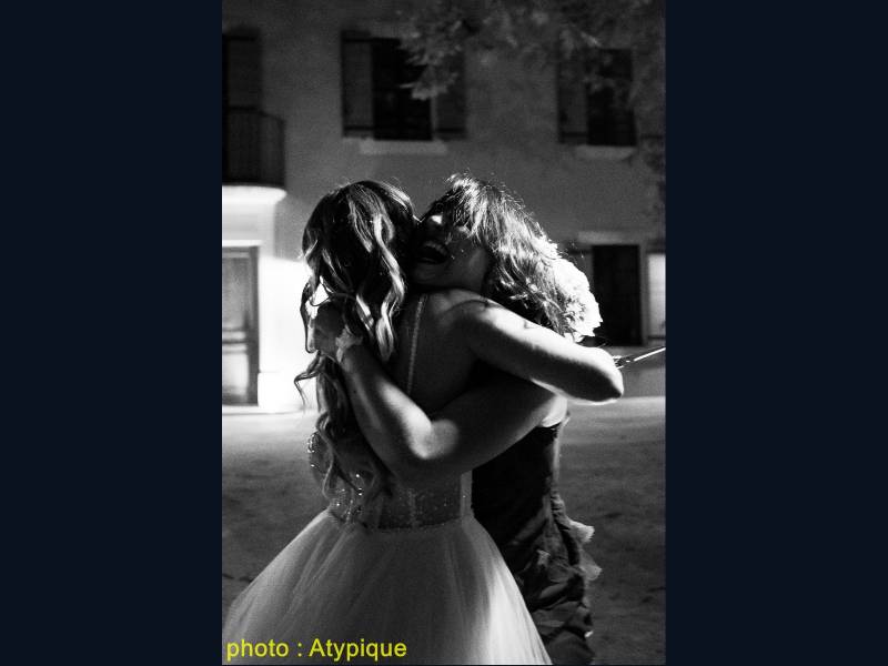 Mariage d’Élodie et Mihai au Château du Bois d’Arlène à Sarrians, un domaine viticole d’exception dans le Vaucluse