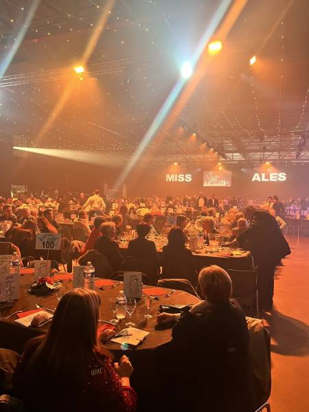 Repas traiteur haut de gamme, pour plus de 1000 personnes assises