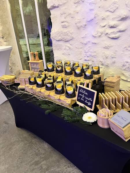 Organisation d'une soirée d'anniversaire exceptionnelle à L'Abbaye du Grand Gigognan avec Kendji Girac, des invités prestigieux et une gastronomie raffinée.