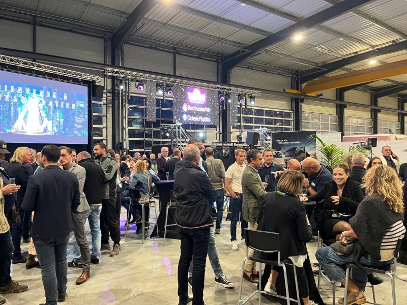 Traiteur pour prestation professionnelle cocktail dinatoire pour ouverture de garage Entraigues sur la Sorgue